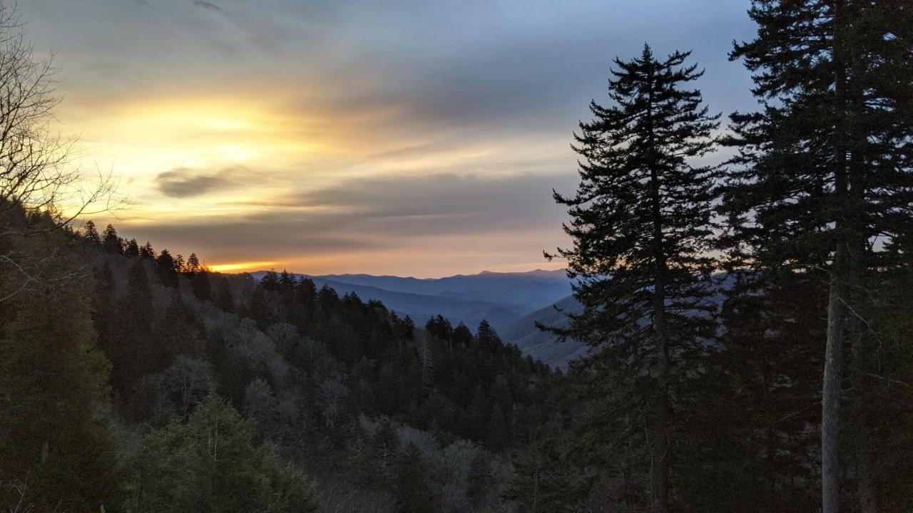 Gorgeous Large Mountain View Cabin W Hot Tub, Free Wifi, Games Villa Sevierville Bagian luar foto